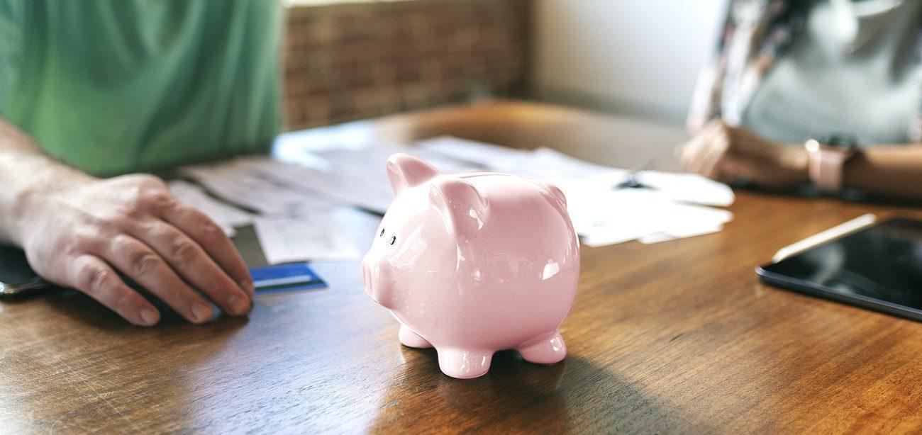 pessoas vendo quem tem direito ao décimo terceiro