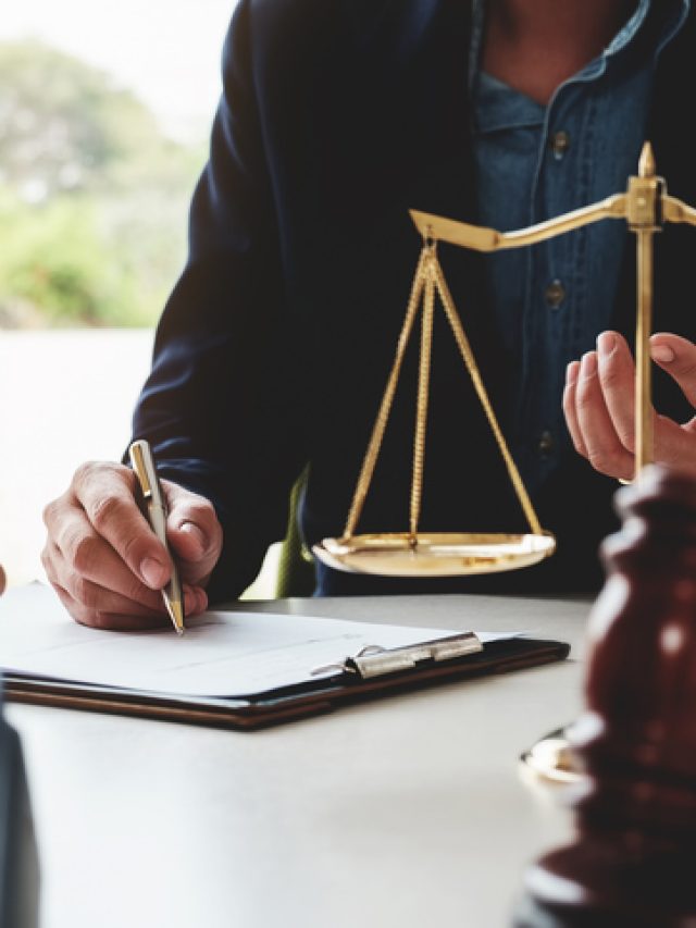 Law should know concept, The lawyer explained to the client to plan the case in court.