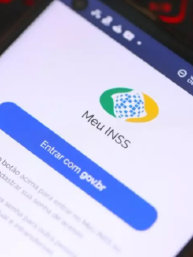 Imagem de um celular aberto na página do INSS