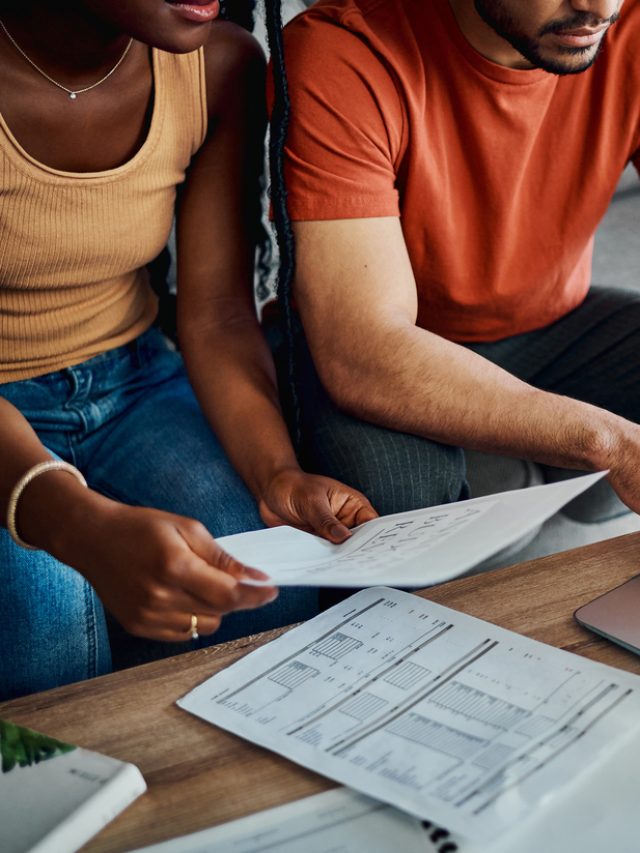 casal usando o computador