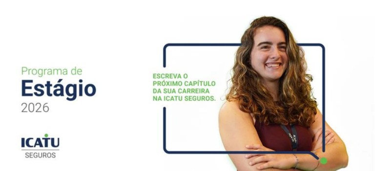 Jovem mulher sorrindo com braços cruzados ao lado do logo do programa de estágio 2026 do ICATU Seguros, promovendo oportunidades de carreira e estágio na seguradora.