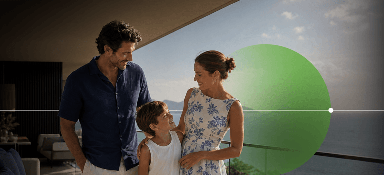 família de três com o filho menor juntos